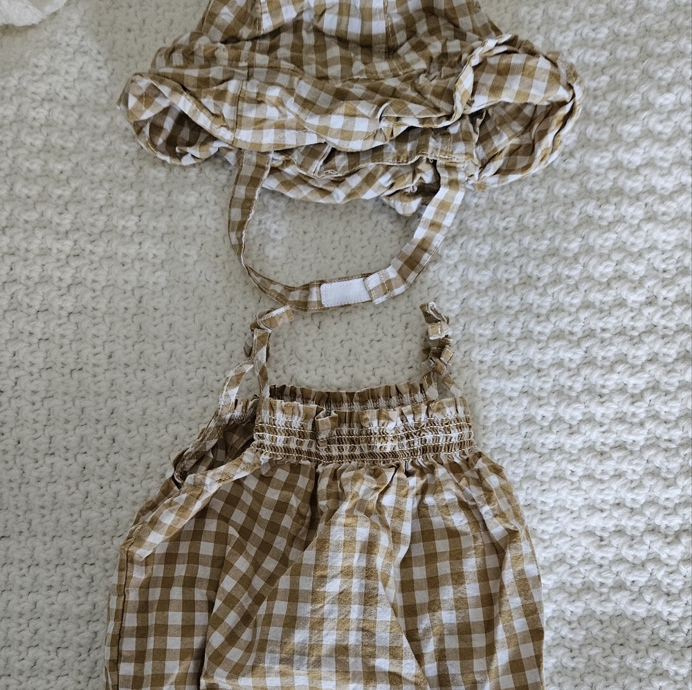 Carter cute sleeveless romper with matching hat 3-6